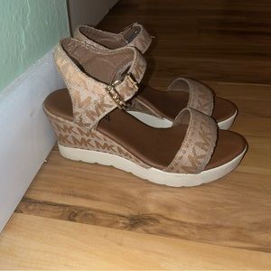 Used. Worn twice. Good condition.